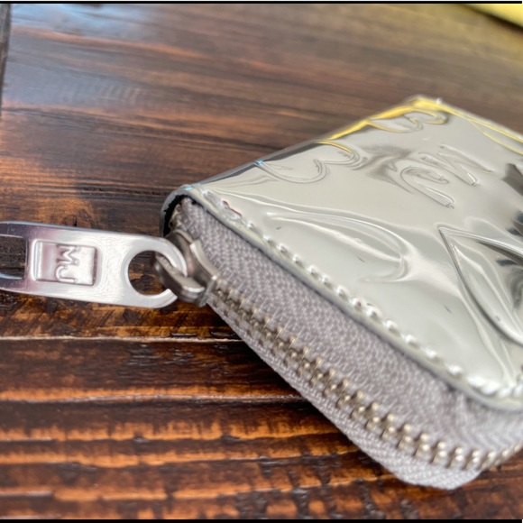 Marc By Marc Jacobs Mirror Heat Card Holder NWOT - Picture 2 of 8